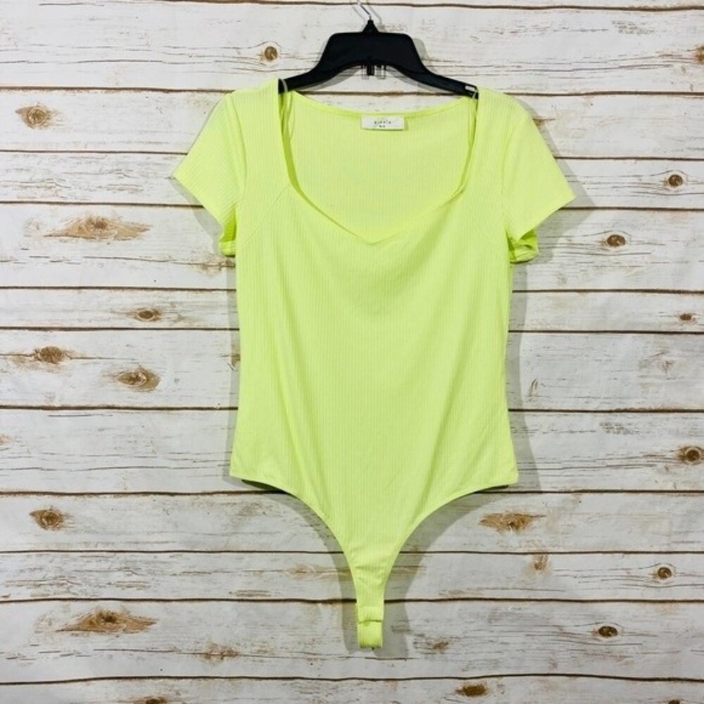 Elodie light green short sleeve bodysuit size XL